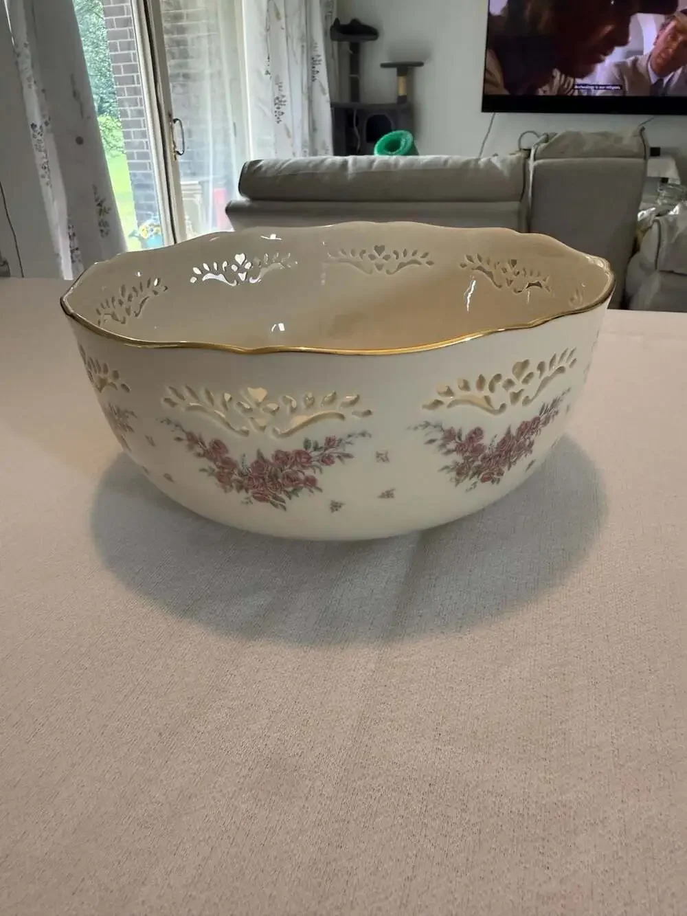 Lenox Petite Rose 8-Inch Pierced Round Serving Bowl with Scalloped Gold Edge
